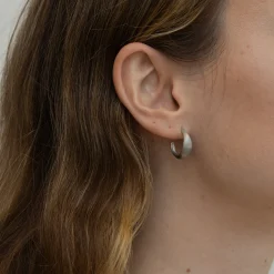 byBiehl® Danmark Sølvøreringe<Ocean Flow Hoops Medium