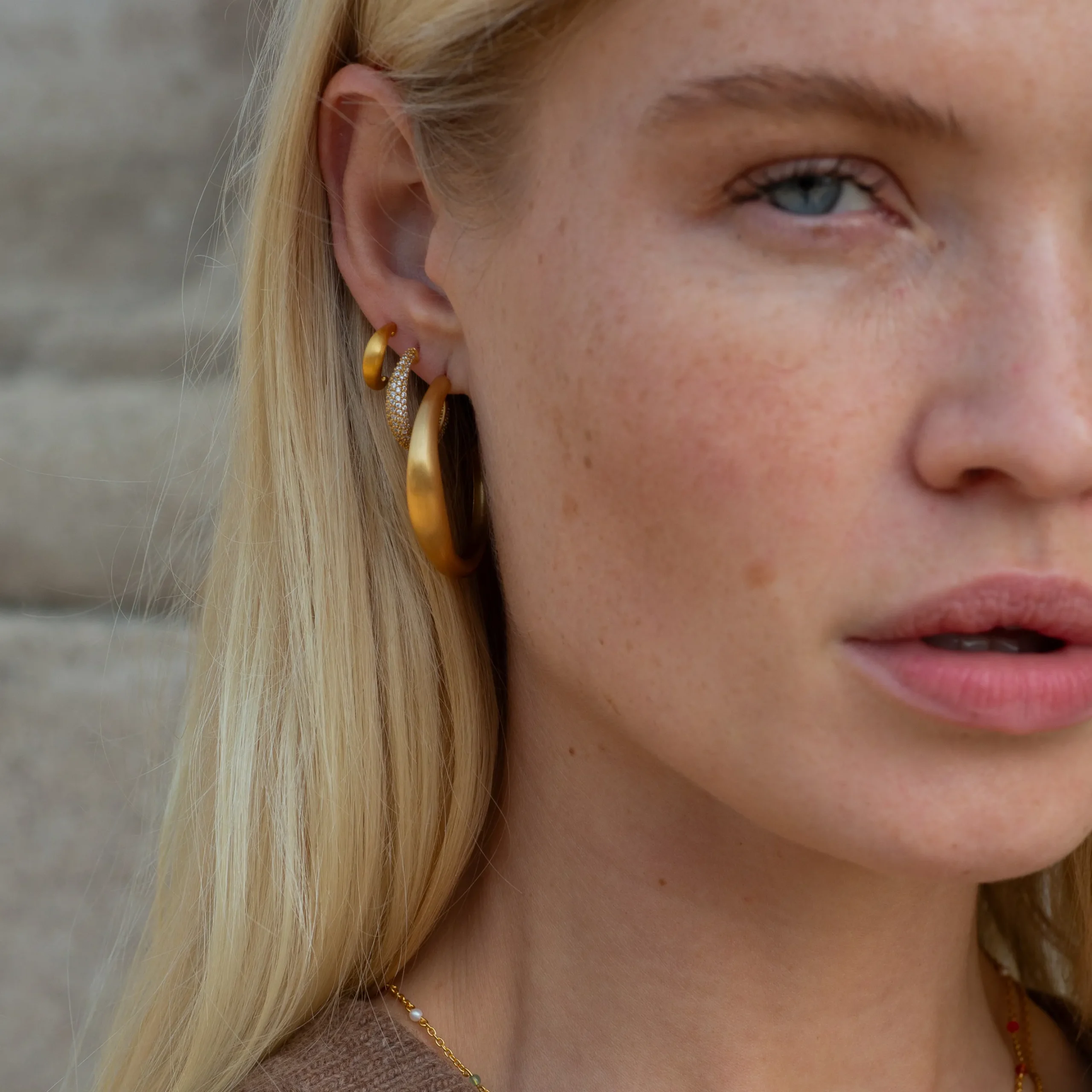 byBiehl® Danmark Guldøreringe<Ocean Flow Hoops Small